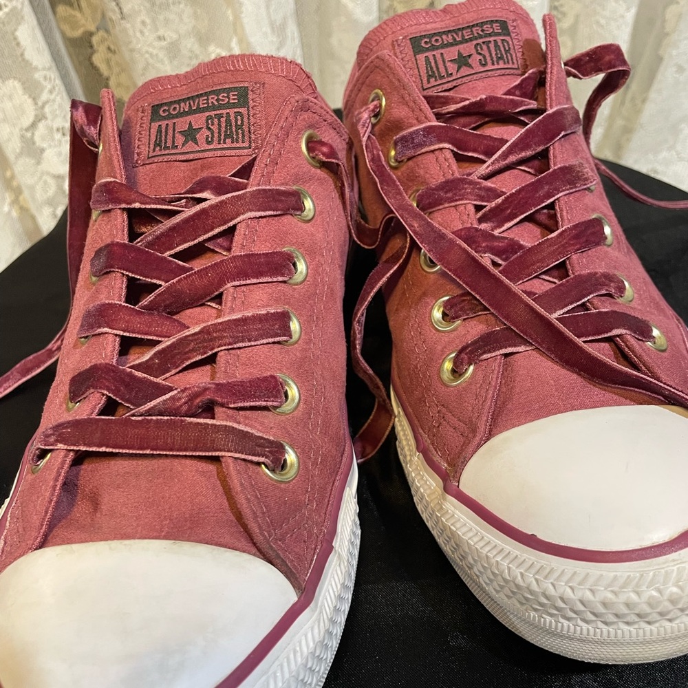 Converse Burgundy Ankle Sneakers